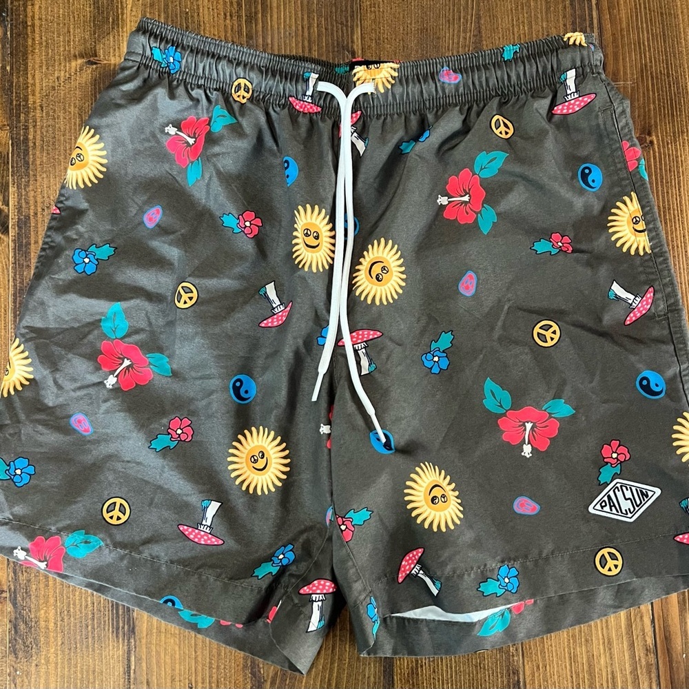 PacSun Men's Graphic Print Shorts - Green